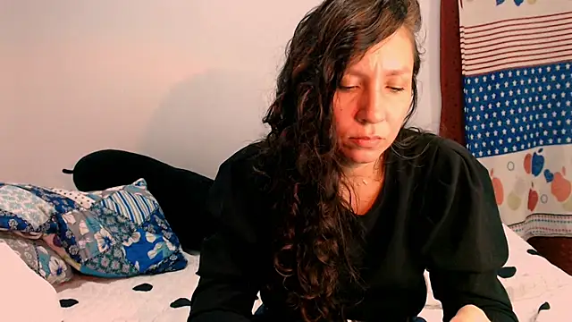 naihroby stripchat live cam model