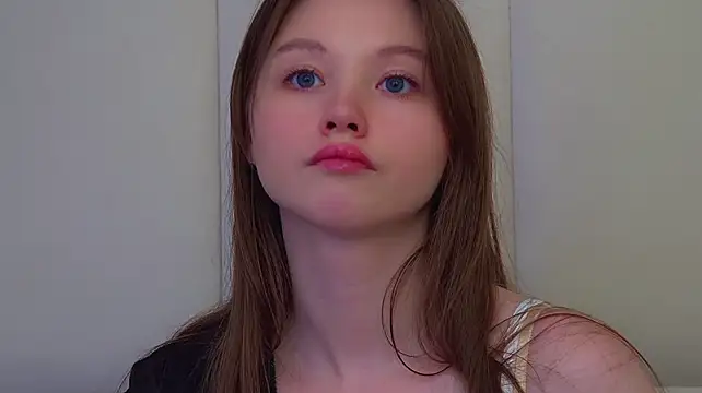 KeiraAsti stripchat live cam model