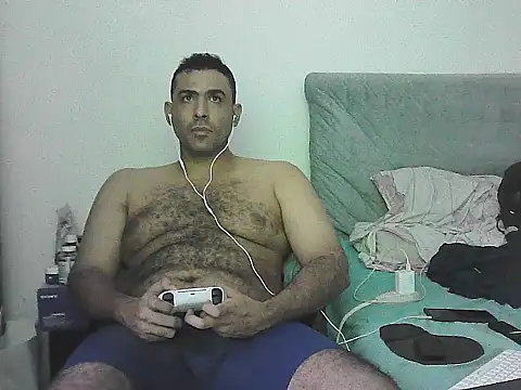 alphalatinobearx stripchat live cam model