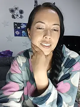 MiaForever1 stripchat live cam model