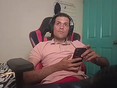 johancastw stripchat live cam model