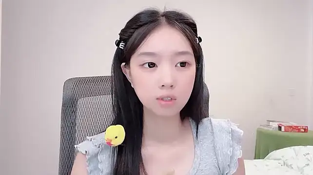 Yoyo33355 stripchat live cam model