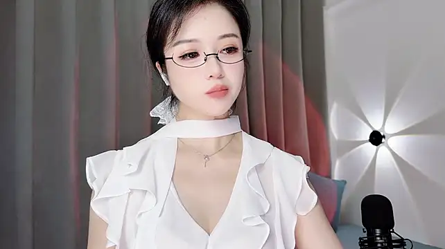 Momo-Wow stripchat live cam model