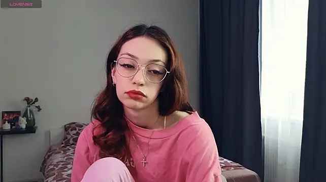 AyeHoney stripchat live cam model