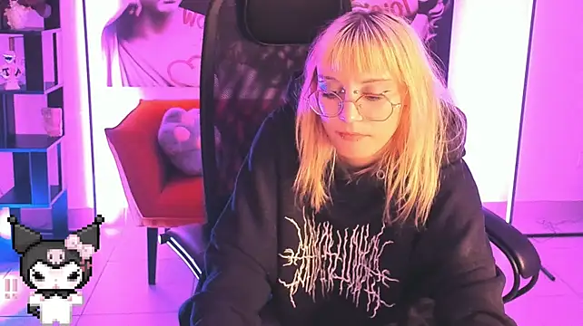 ReminaMeow stripchat live cam model
