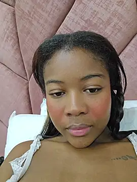 OriannaJames stripchat live cam model