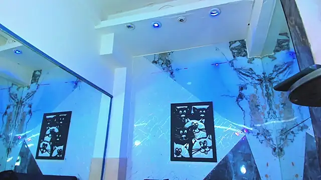 GirlsRoyalsTwink stripchat live cam model