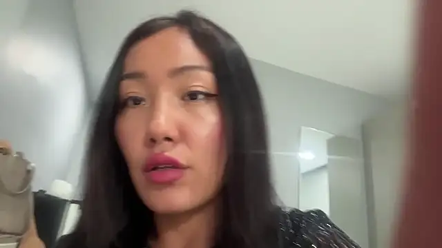 Adelinai stripchat live cam model