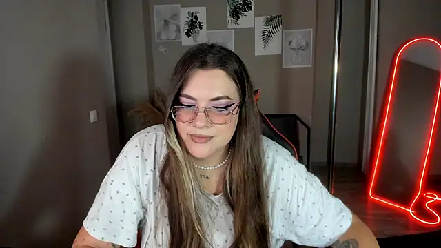 MiraTorson stripchat live cam model