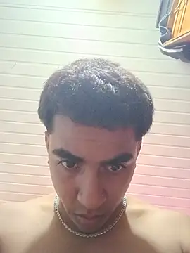 Tommy_BigHot stripchat live cam model