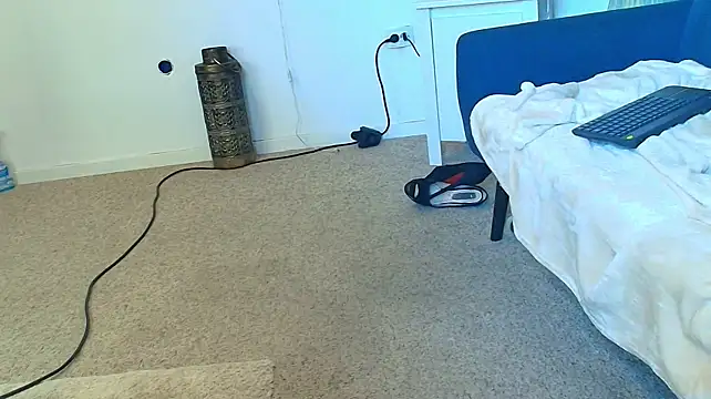 KiraKlark stripchat live cam model