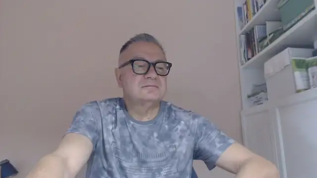 YOU6me stripchat live cam model