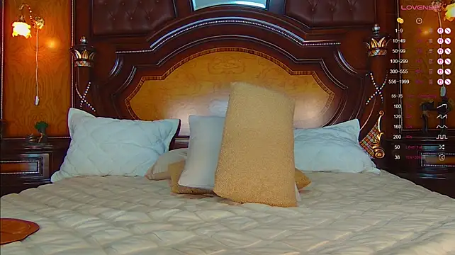 NoraBigAss stripchat live cam model