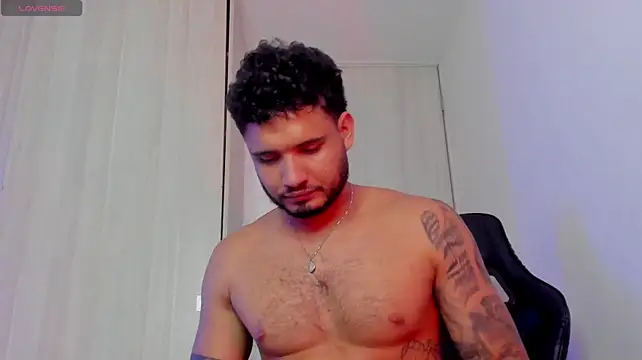AUSTINN_TORRES stripchat live cam model