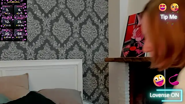 PaleAurix stripchat live cam model