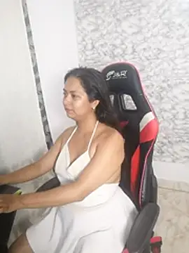 Zarinamoon stripchat live cam model