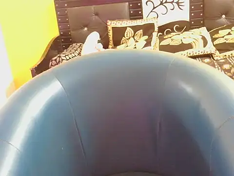 cute-zaraa stripchat live cam model