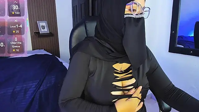 kaamari- stripchat live cam model