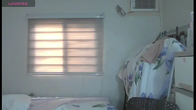 CandieHand stripchat live cam model