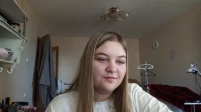 TypicalWoman stripchat live cam model