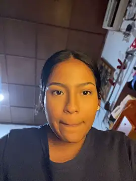LeahBar stripchat live cam model