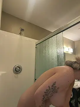 BlondeMilf82 stripchat live cam model