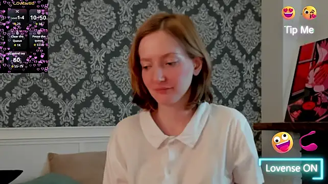 PaleAurix stripchat live cam model