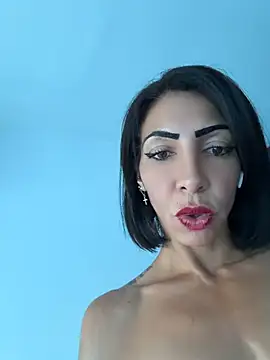 Yasmiinee stripchat live cam model