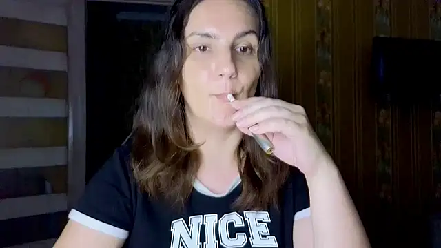 Miss-Understood stripchat live cam model