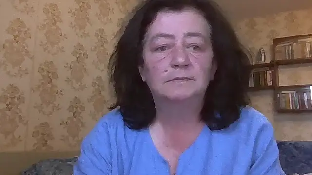 GypsiQueen2 stripchat live cam model