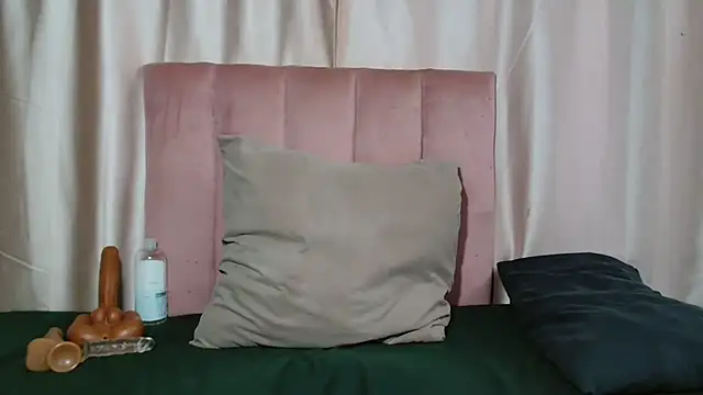 Tianaah stripchat live cam model