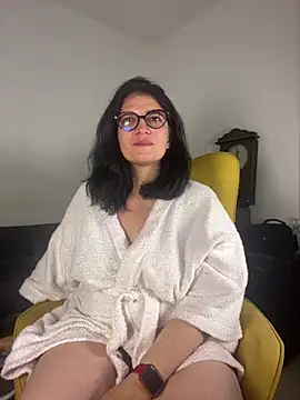 adriana71 stripchat live cam model