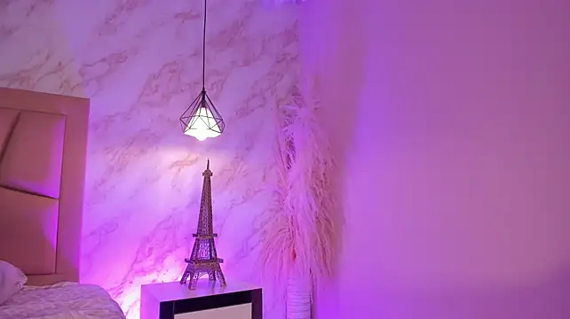_Hollywood_1 stripchat live cam model