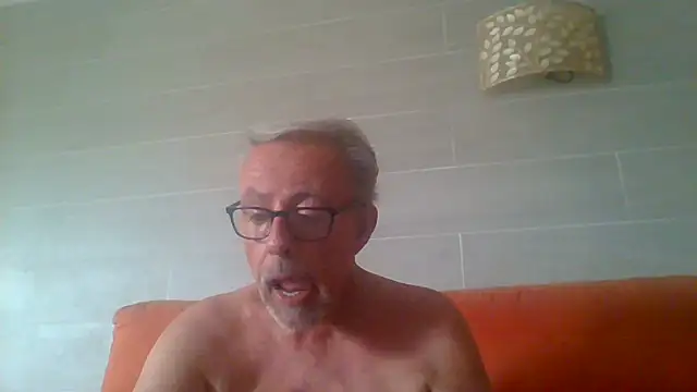 tuggy59 stripchat live cam model