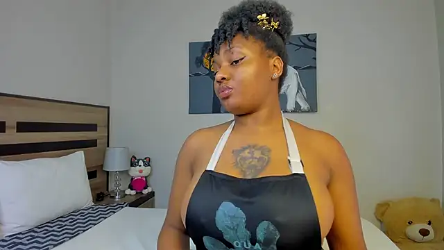 Renee-18 stripchat live cam model