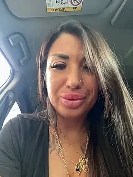RuslanaXX stripchat live cam model