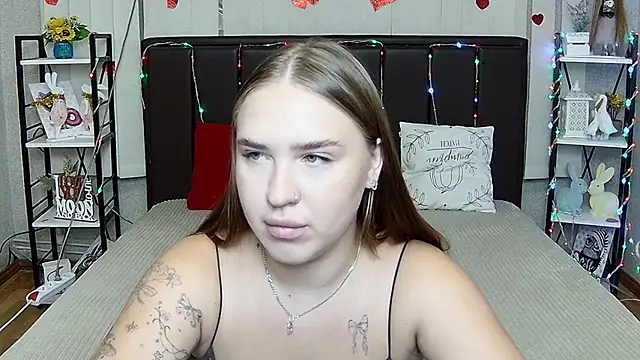LauraHlot stripchat live cam model