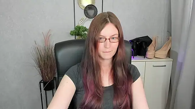 emmaxDelight stripchat live cam model