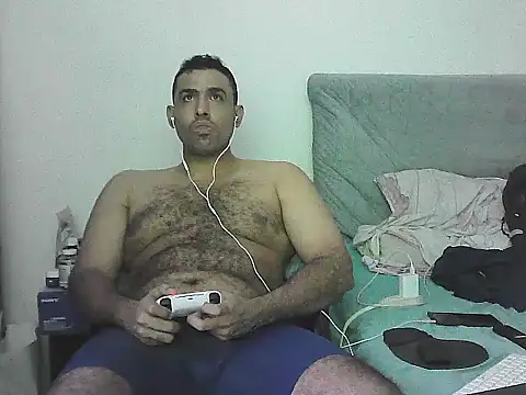 alphalatinobearx stripchat live cam model