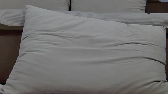 Enna-Kymm stripchat live cam model