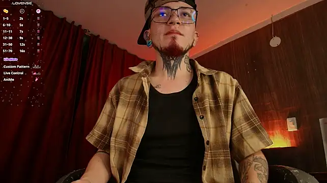 tyler_jones_ stripchat live cam model