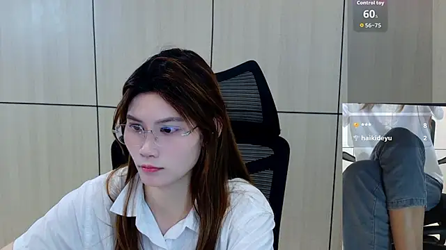 zhen-68 stripchat live cam model