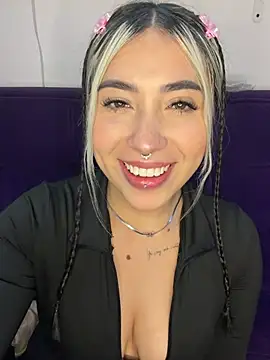 ManuelaVeeleez stripchat live cam model
