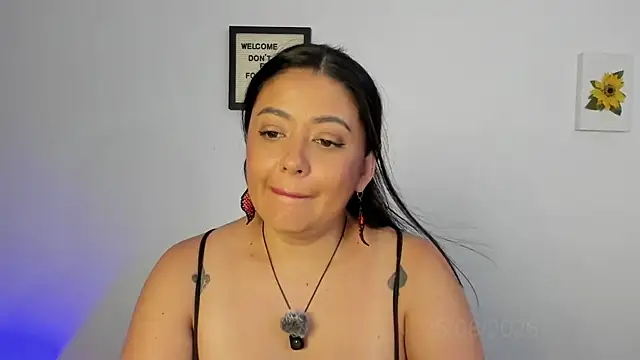 LauraToro_ stripchat live cam model