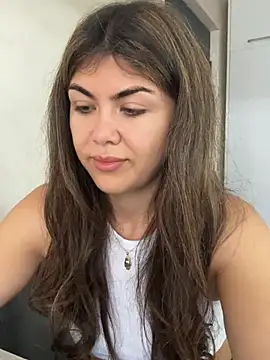 LoveYou2899 stripchat live cam model