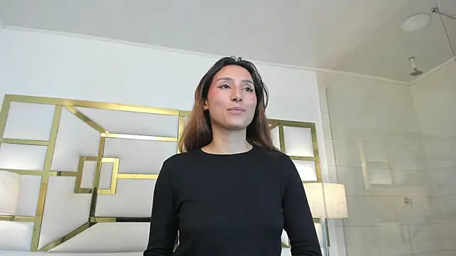 VivieneLuxe stripchat live cam model