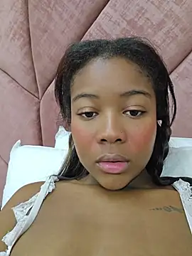OriannaJames stripchat live cam model