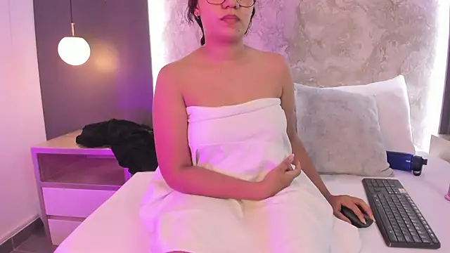 alysson_moon_ stripchat live cam model
