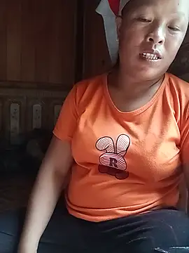 pm2002a stripchat live cam model