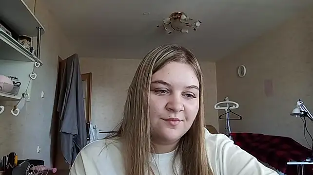 TypicalWoman stripchat live cam model